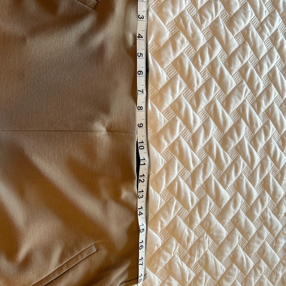 Chicos size 3 fabulously slimming pull on ankle pants - Picture 5 of 5